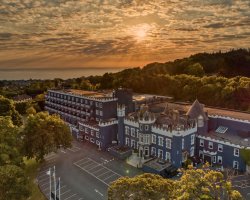 Scenic Strolls, Elegant Stays & Seasonal Dining 